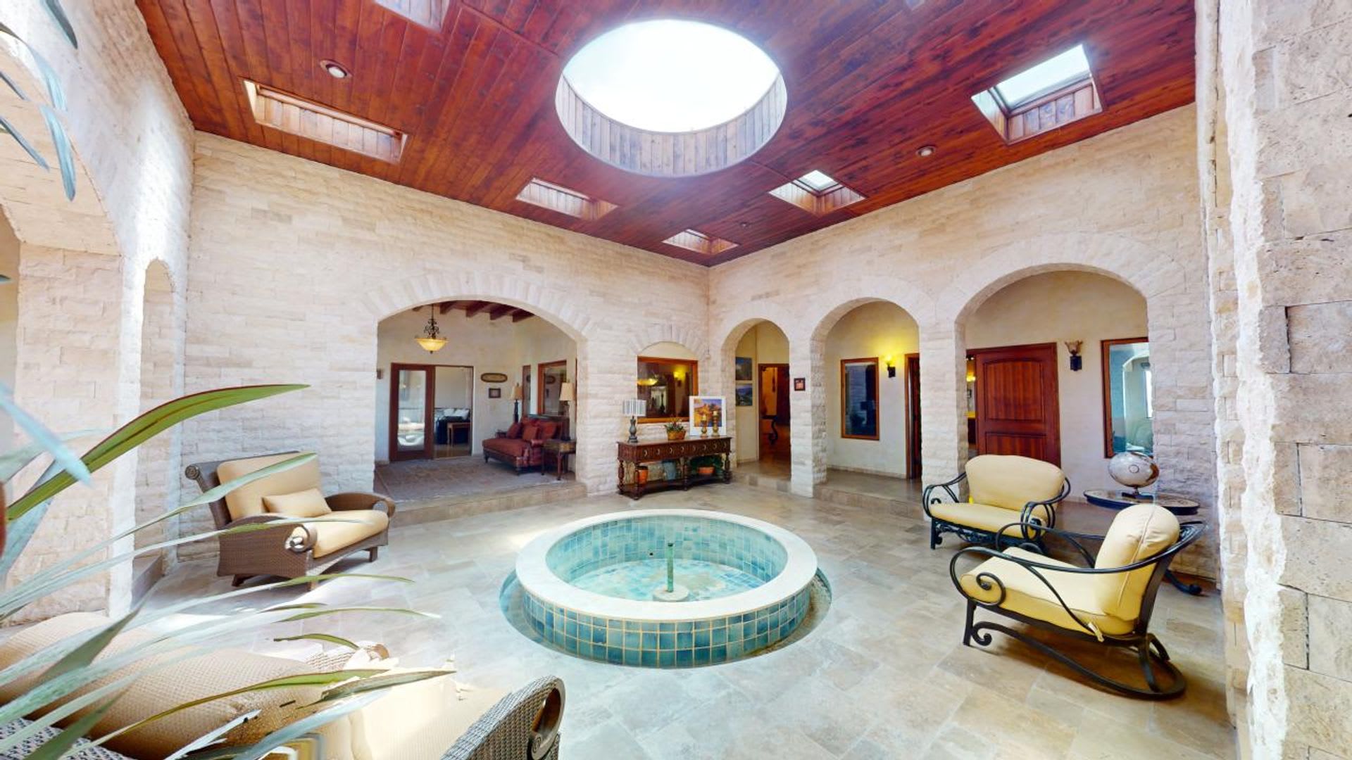 Furnished 5-Bedroom Home with Indoor Pool &amp; Amenities – photo 5