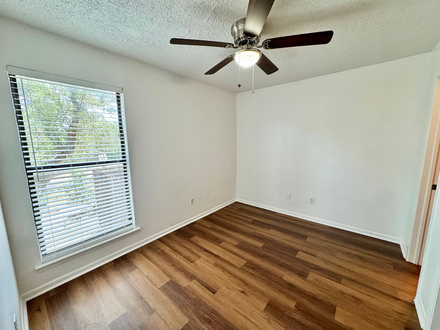 Move In Ready Townhome With Thoughtful Multi Level Design And New Flooring – photo 4