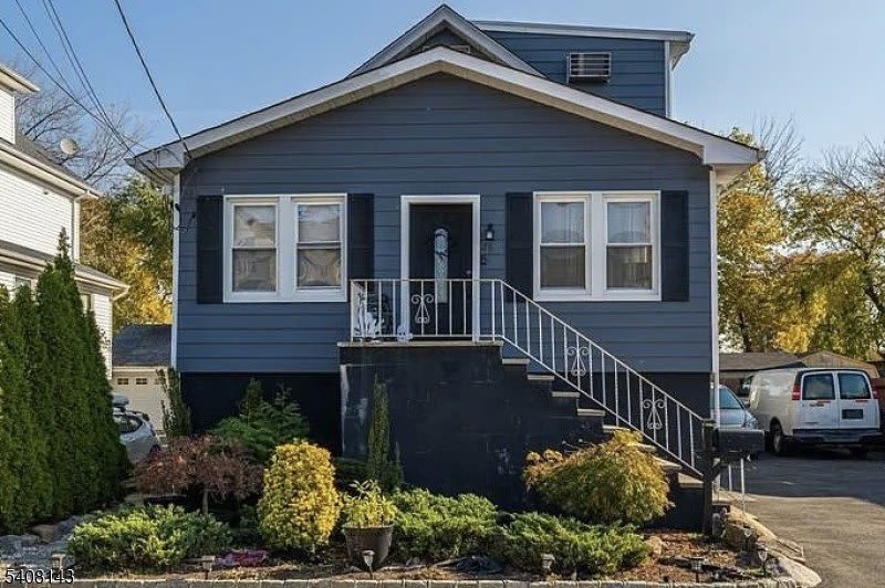 28 Sabina St – photo 1
