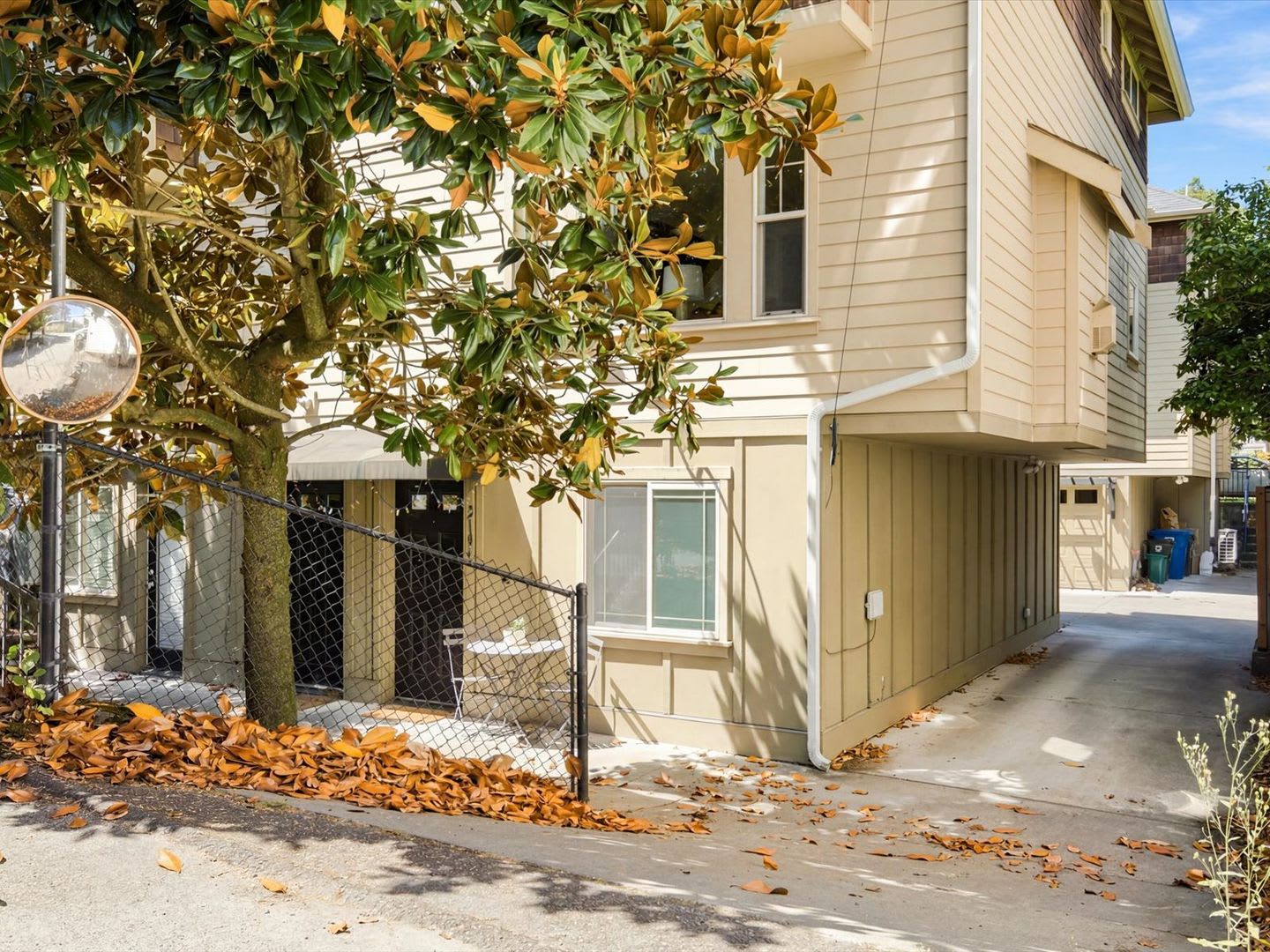2Bd/1.5Ba Seattle Townhouse – photo 2