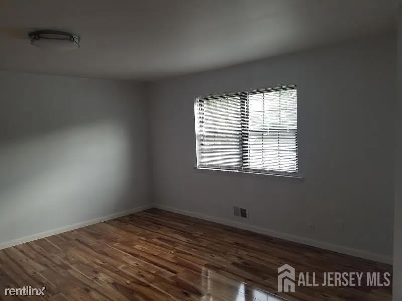 804 Maple Hill Drive – photo 2