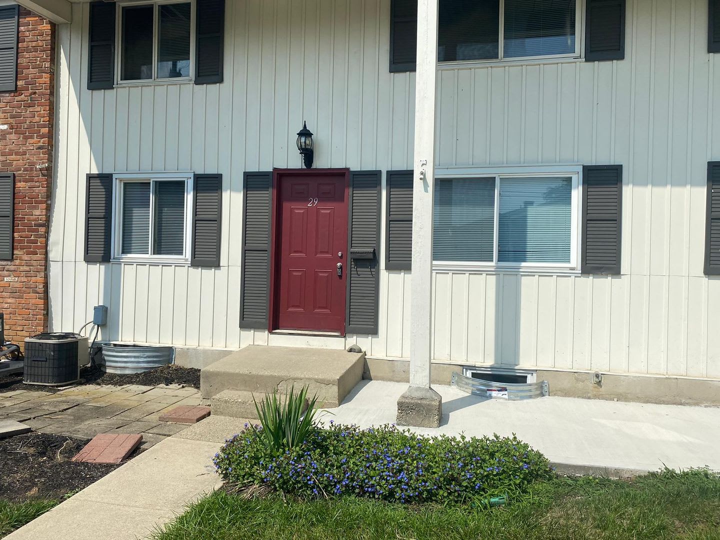 Large 2 Bedroom Townhouse with Basement – photo 2