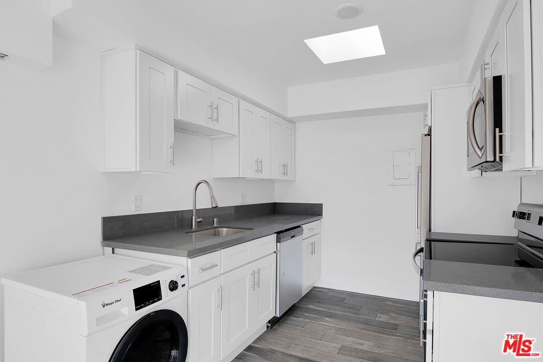 1610 S Beverly Glen Blvd – photo 3
