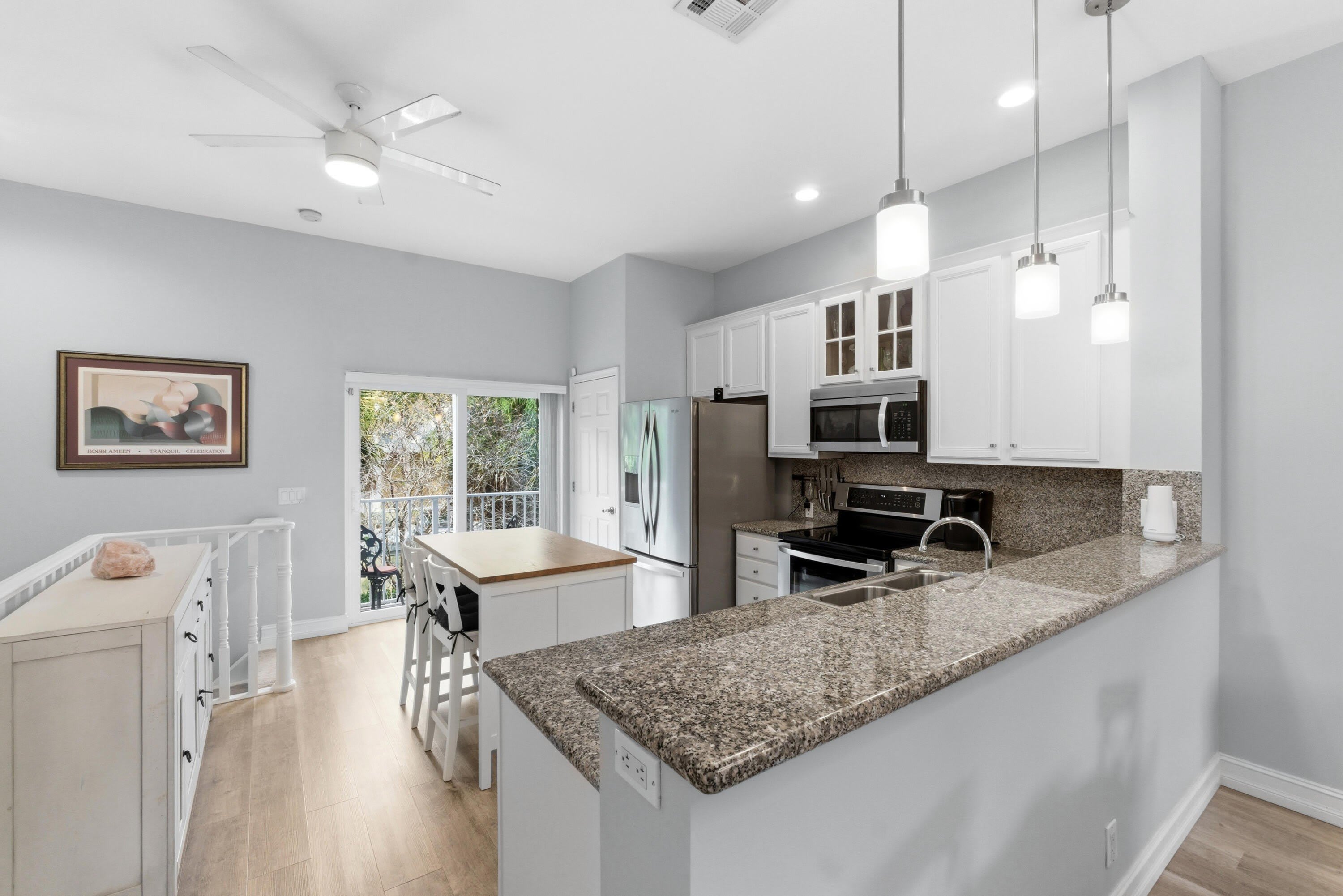 2445 NE 14th Street – photo 3