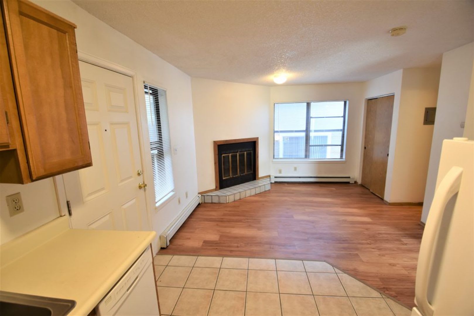 1 Bedroom on The Hill, Close to Campus and has Balcony! – photo 4