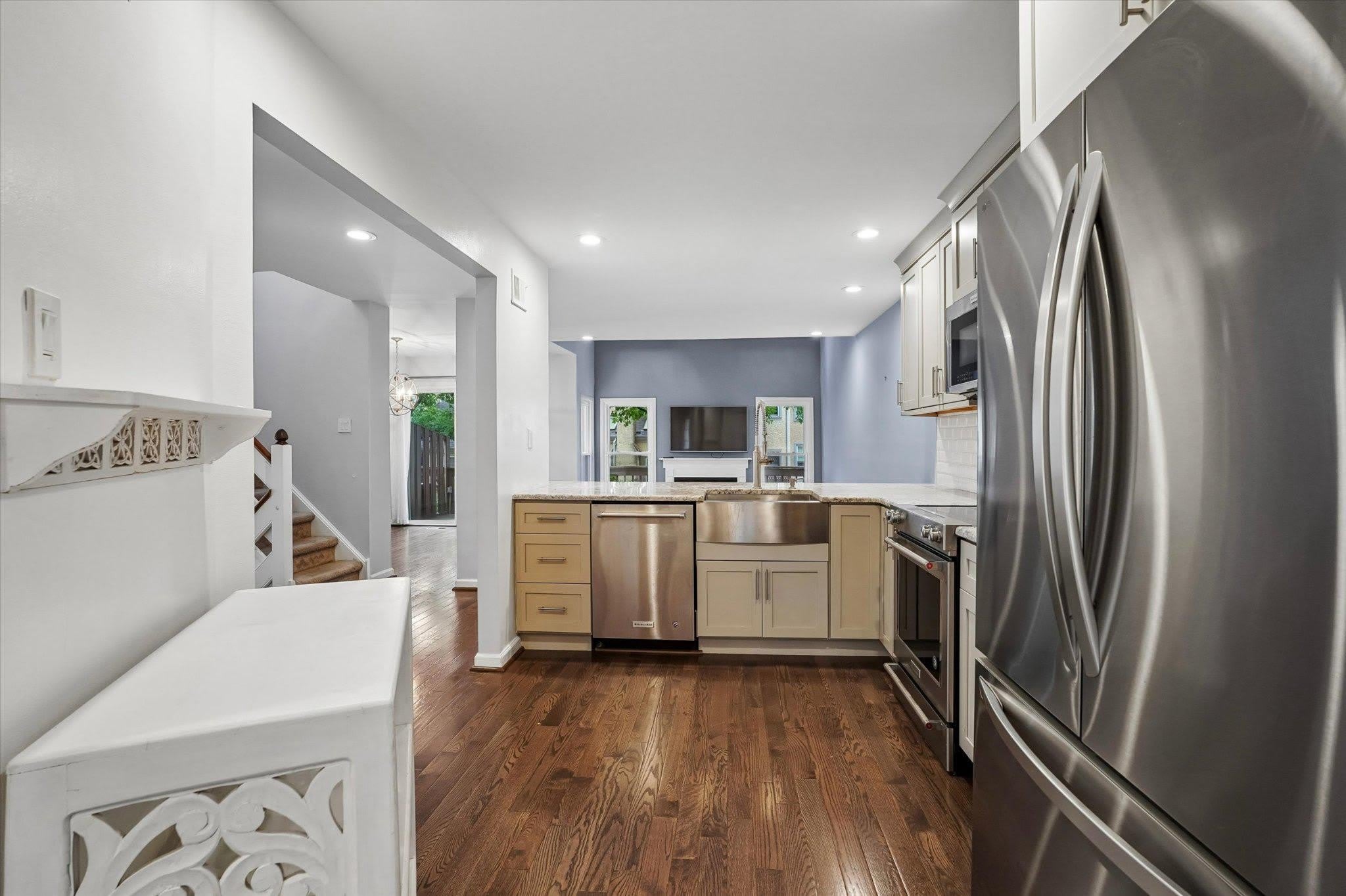1604 COTSWALD Court – photo 3