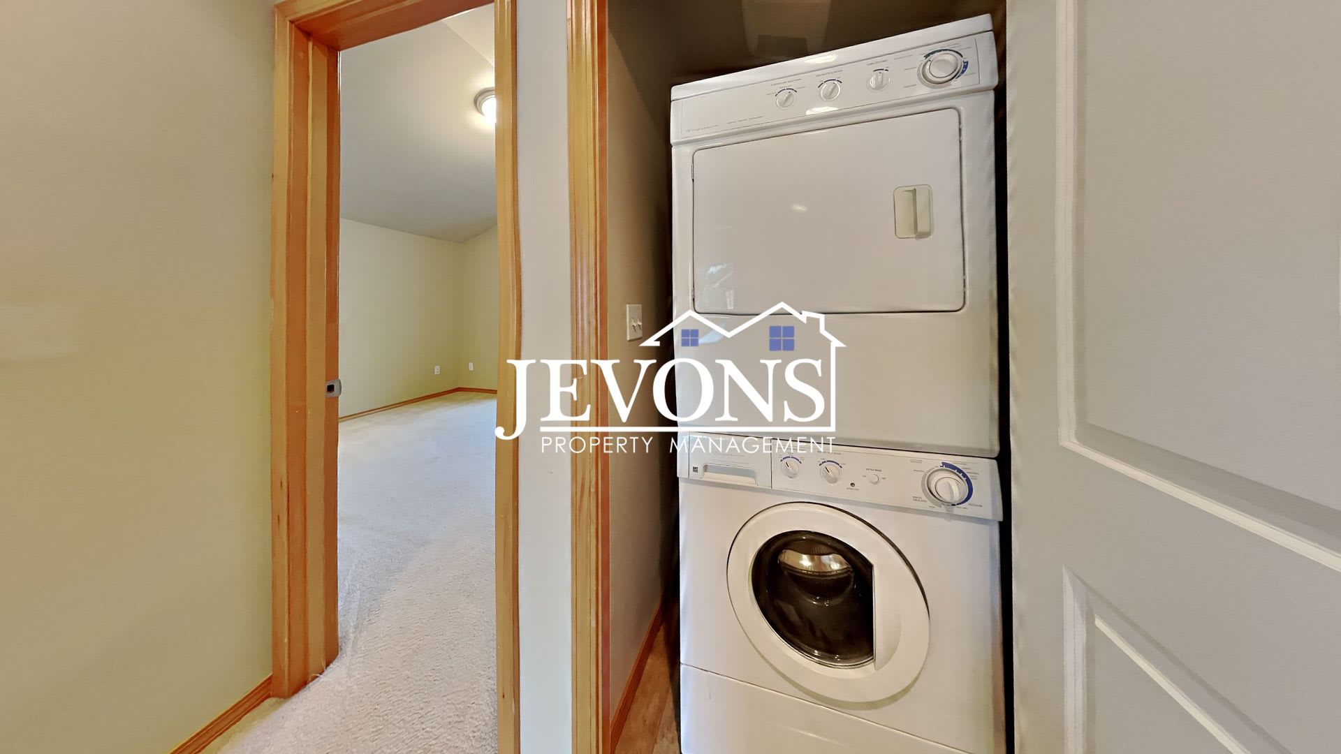 Charming two-story condo with two master suites – photo 3