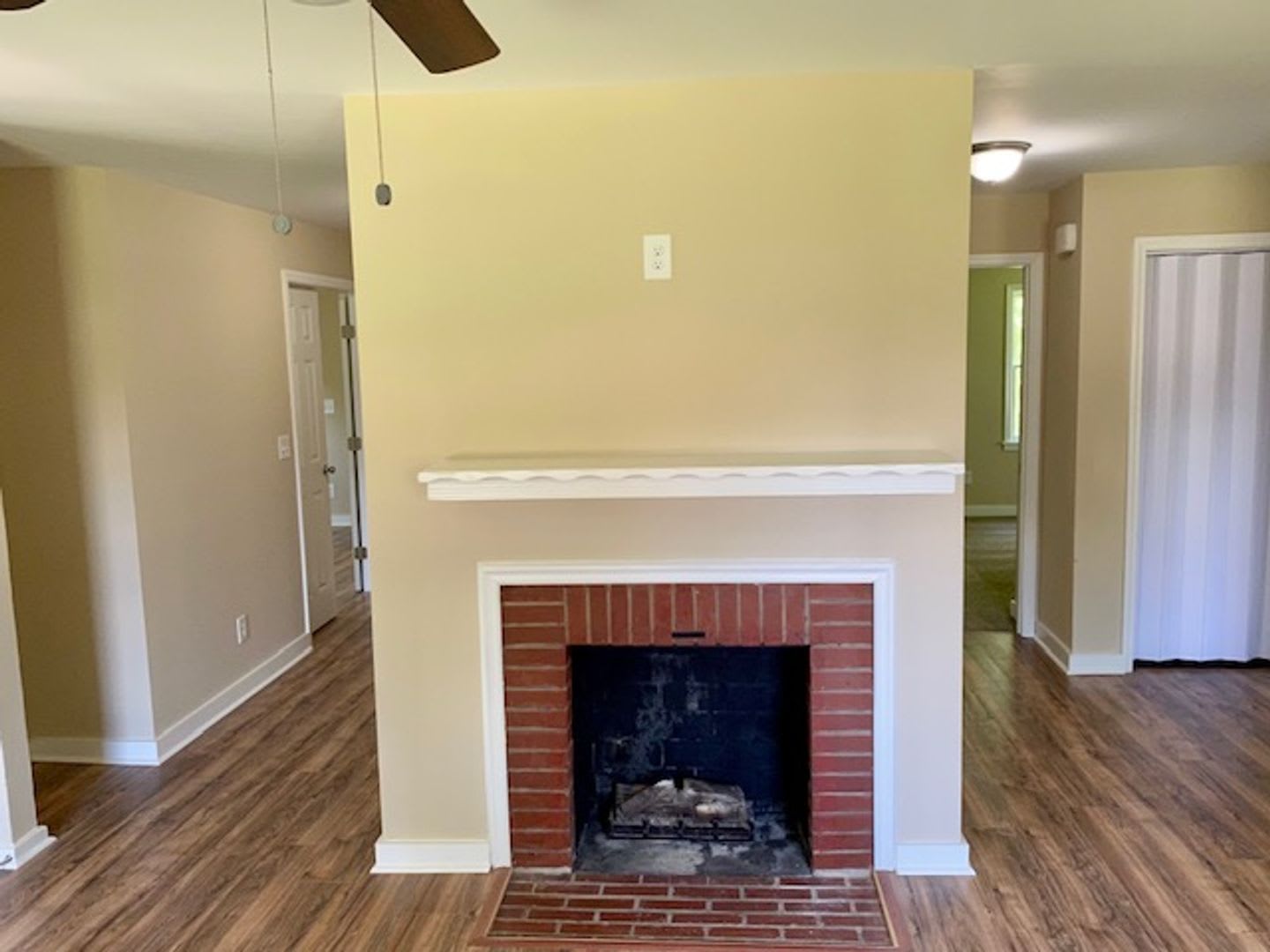 Available now-THREE BEDROOM/TWO BATH BUNGALOW – photo 4