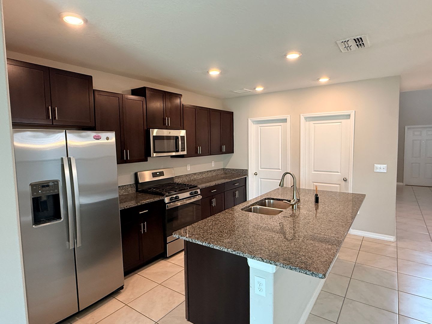 5 Bedroom / 2.5 Bath House – photo 5