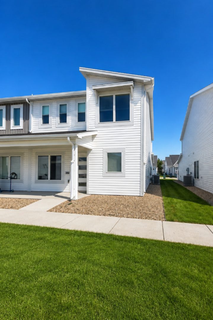 For a limited time, receive a $1,000 Move-In Credit! – photo 2