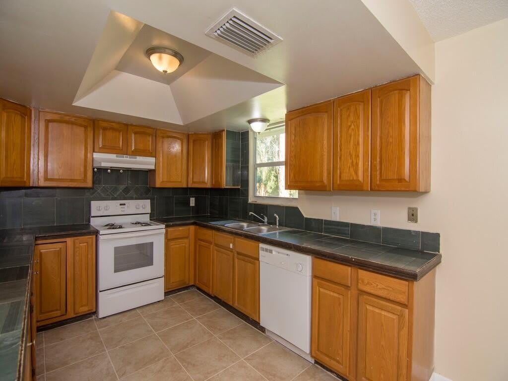 8604 Brookline Avenue – photo 4