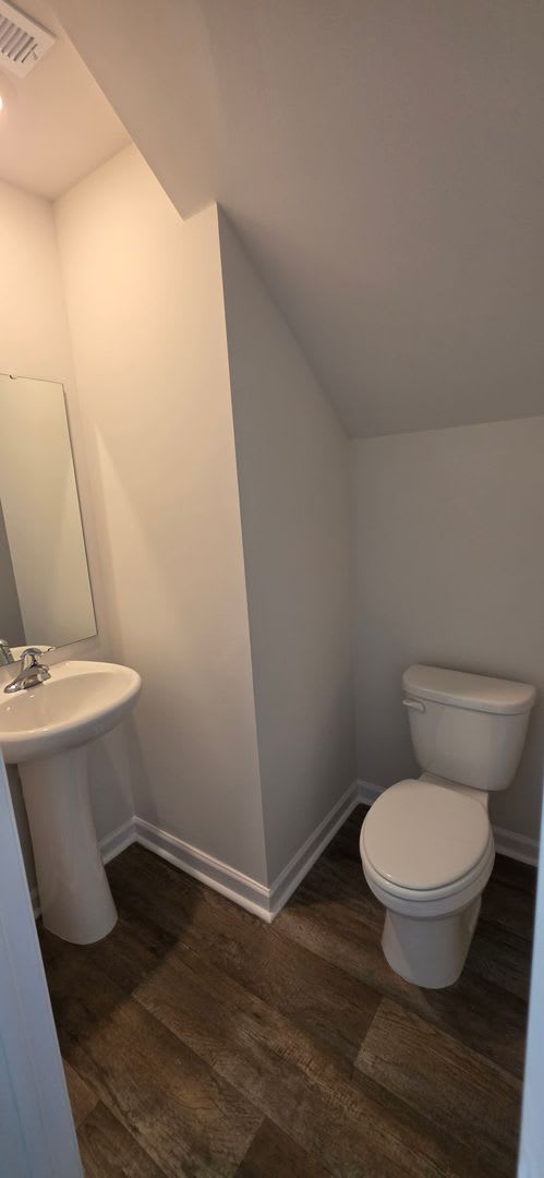 Beautiful New End-Unit 4BR Townhome for Military Tenant – photo 2