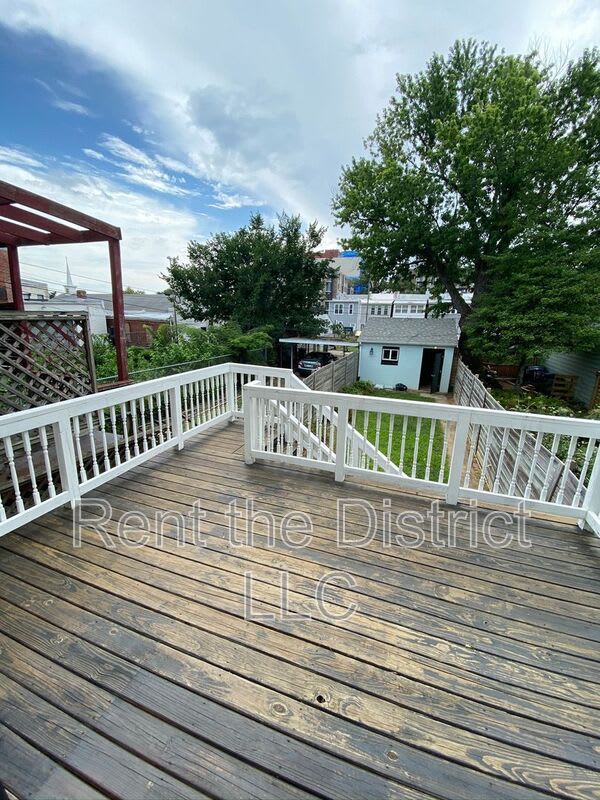 1515 Neal Street NE – photo 5
