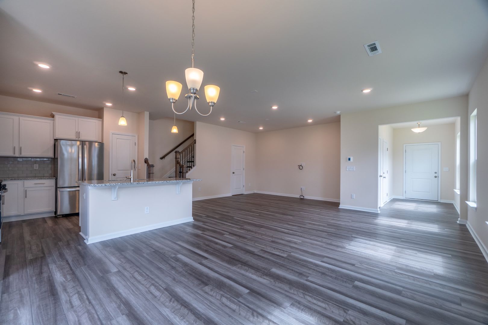 Spacious 3BR/3BA Home with Modern Finishes – photo 5