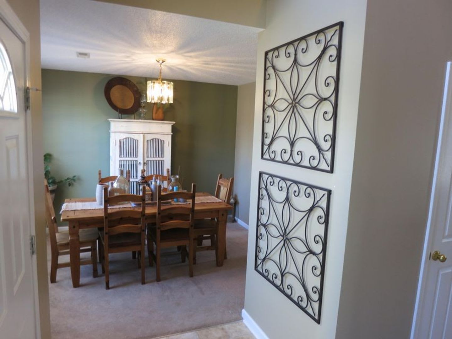 4BR/2.5BA House, 2-Car Garage – photo 5