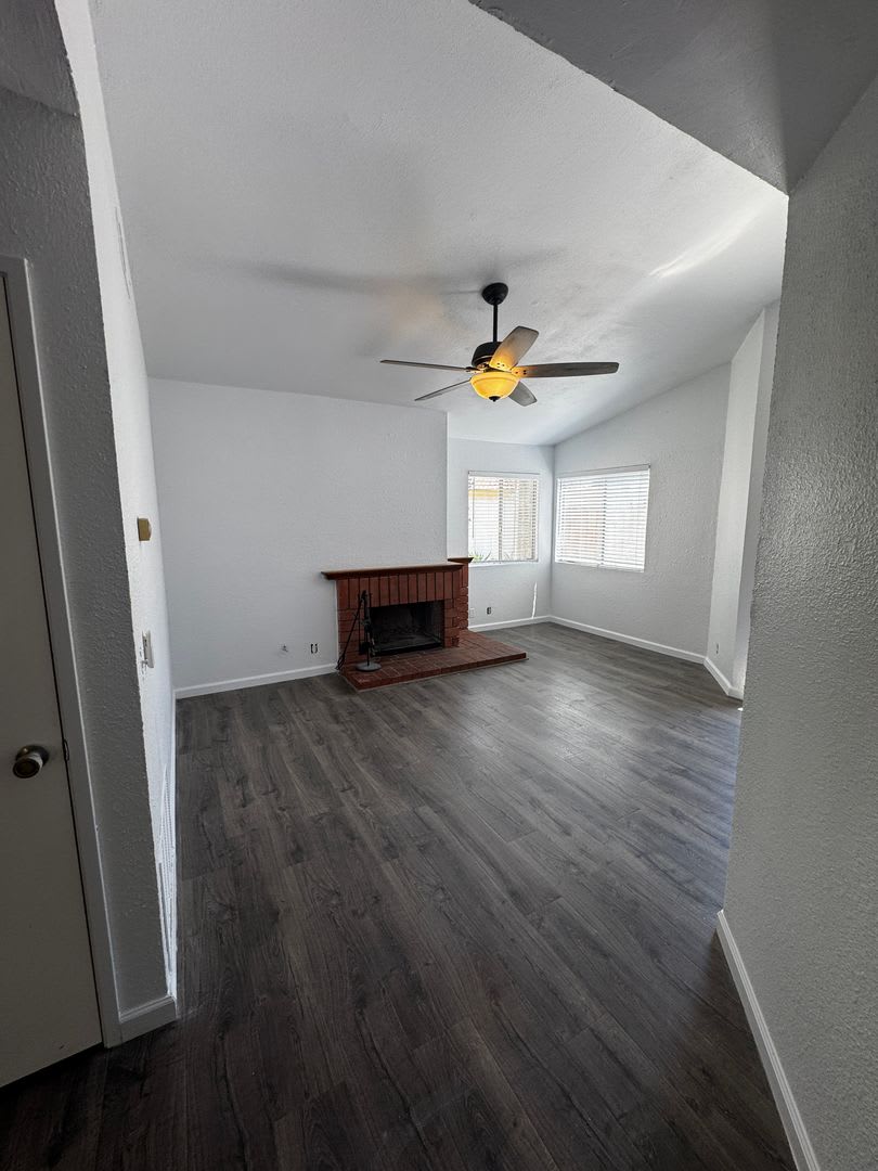 Beautiful 3 Bedroom 1 Story Town Home – photo 5