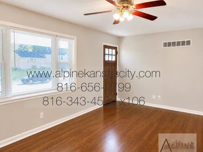 7917 Northeast 56th Street – photo 2