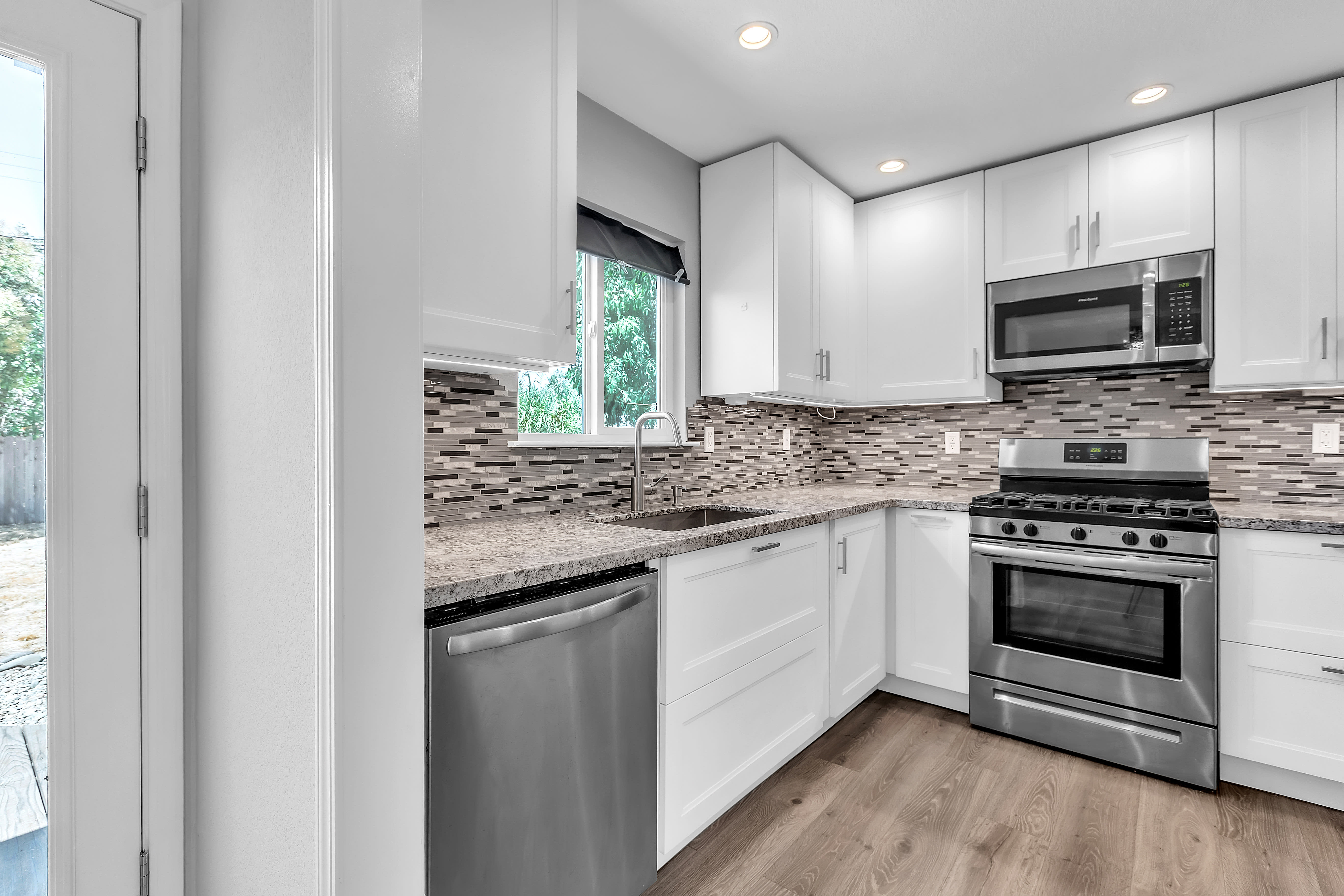 6321 35Th Ave – photo 2
