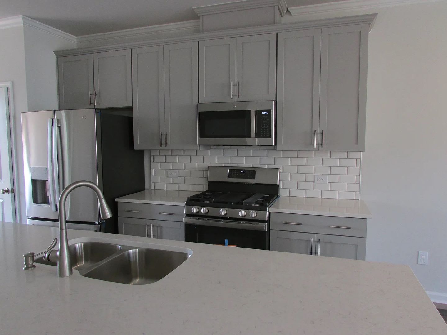 Room in 3 Bedroom Home at Hemlock Cone Wy – photo 2