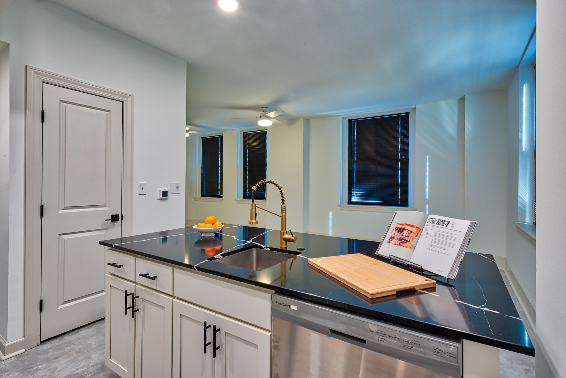 142 West York Street Apartments – photo 4