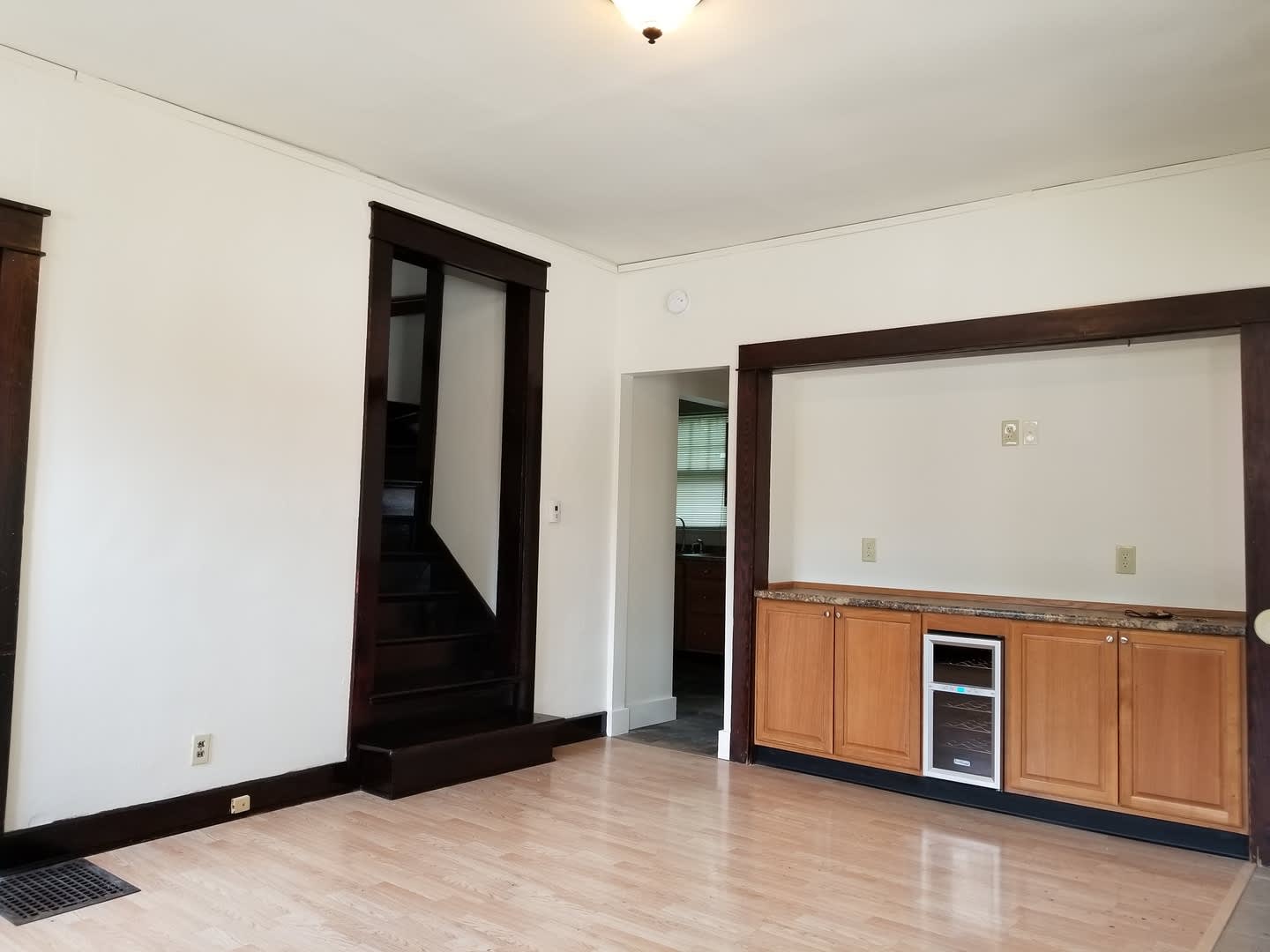 August 2027 5 Bed 3 Bath House Downtown – photo 2