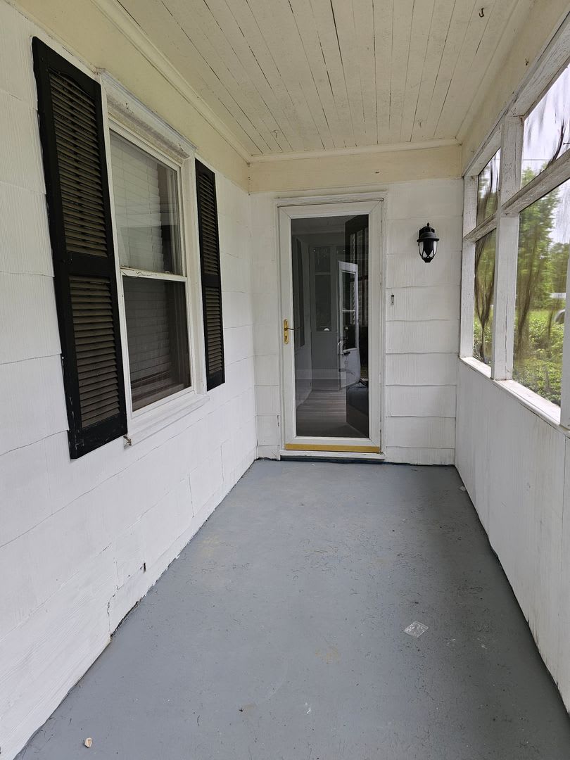 Charming 2 Bedroom Apartment located Minutes Outside of Downtown Sanford – photo 3