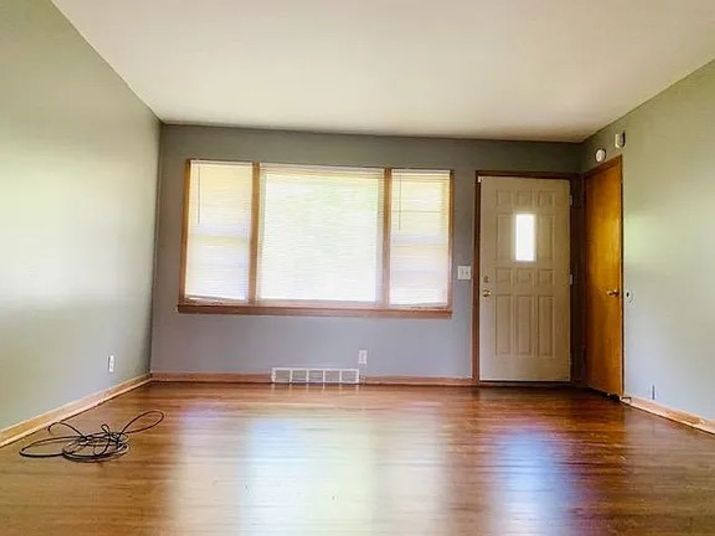 6205 Ogden St – 3 Bed/2 Bath in Park Lane – photo 2