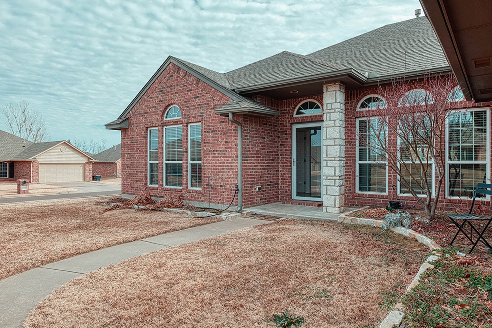 Gorgeous 4 Bed 2.5 Bath in Yukon! – photo 3