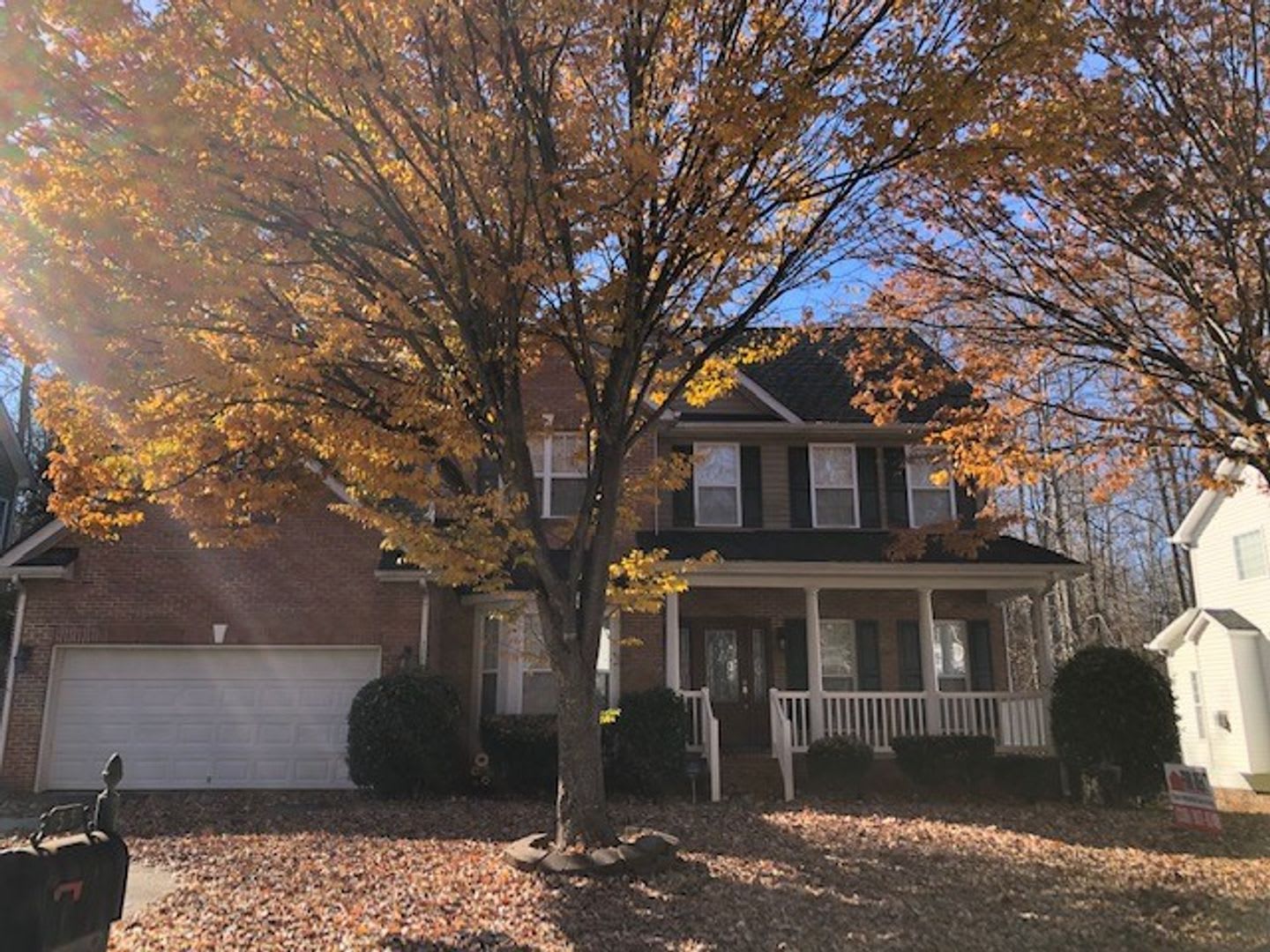 Fabulous home! 5 Bedrooms, 4 Bathrooms!! ***HALF OFF FIRST FULL MONTH RENT*** – photo 1