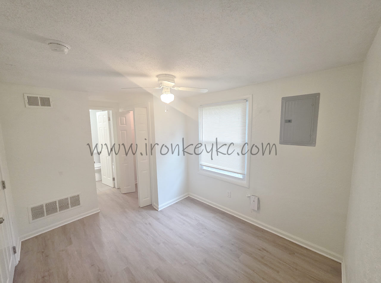 8807 East 49th Street – photo 4