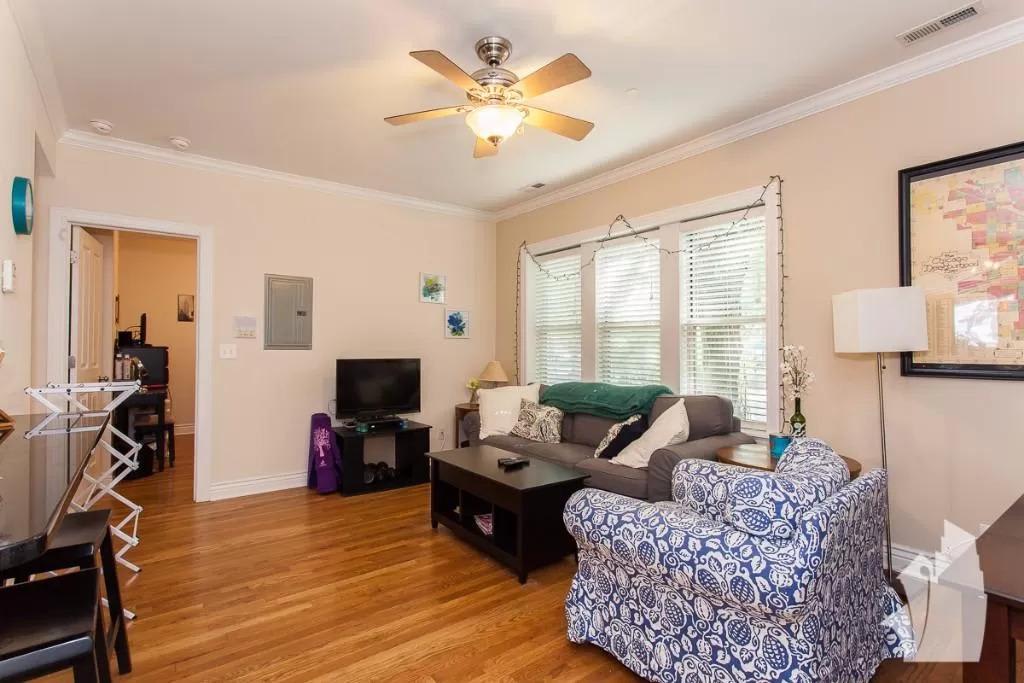 1516 W Waveland – photo 1