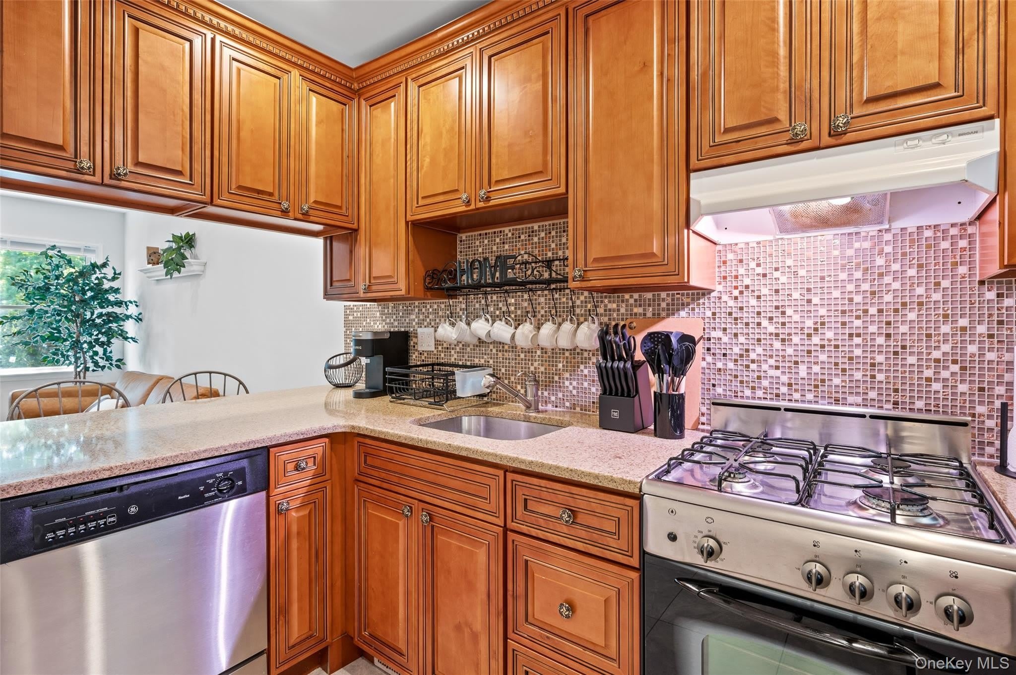 49 Canoe Place Road – photo 4