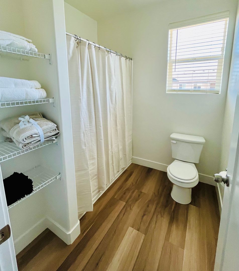 Comfortable 3 Bed / 2 Bath Home Available in Lehi – photo 4