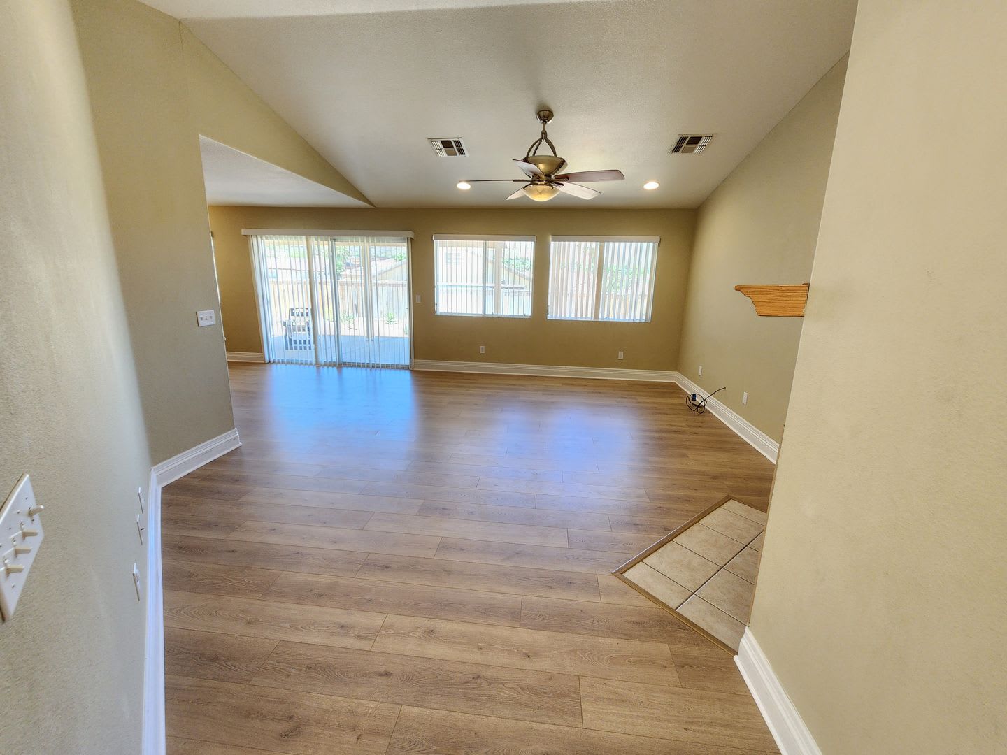 MOVE IN SPECIAL!! Copper Hills 4 Bedroom home with 3 car garage. – photo 3