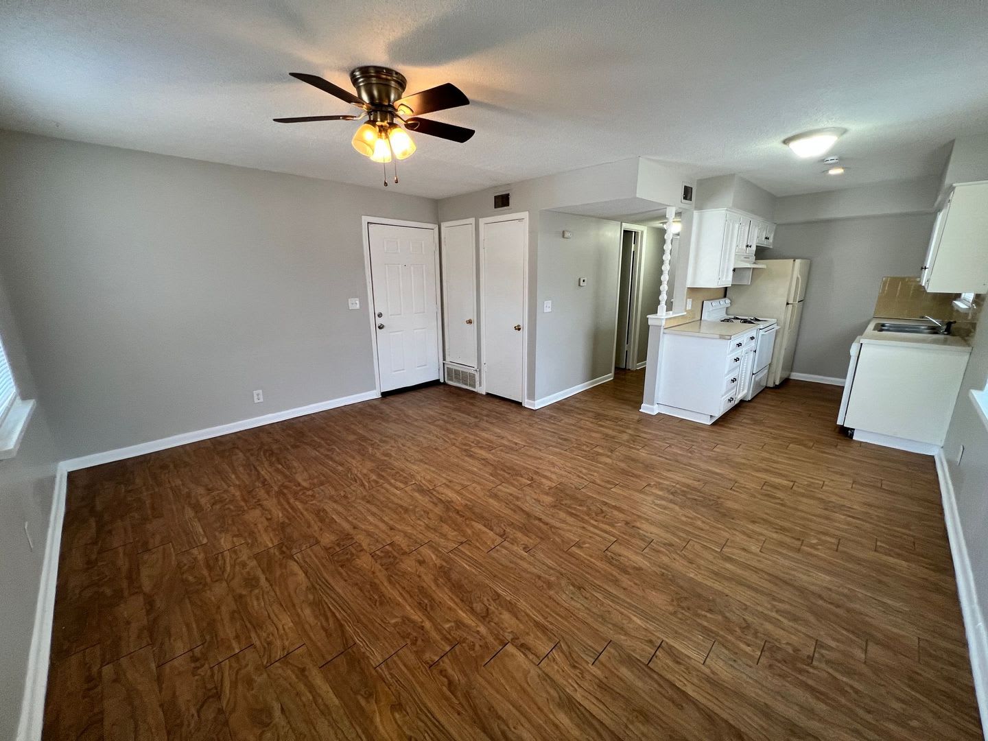 2 Bed 1 Bath Apartment With Garage Parking – photo 4