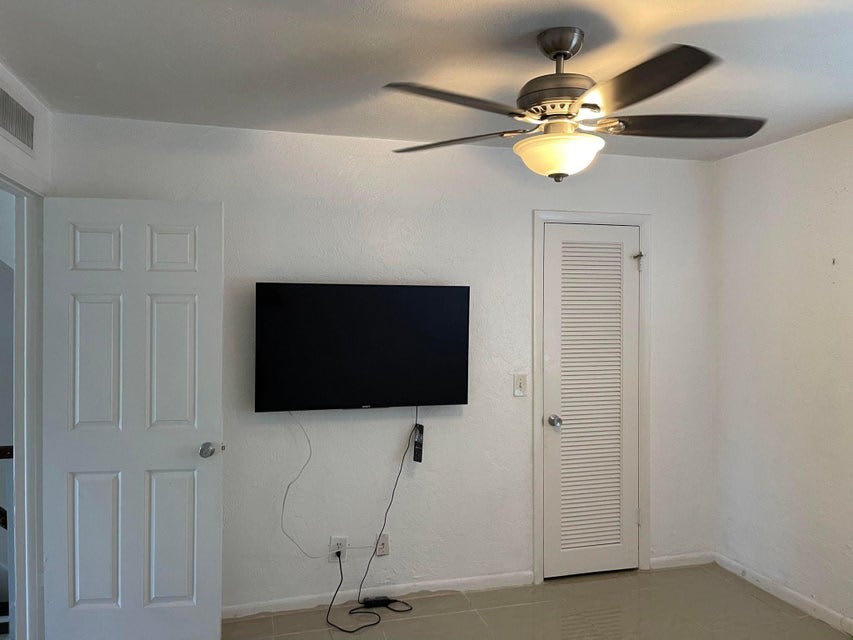 4360 Fountains Drive – photo 5