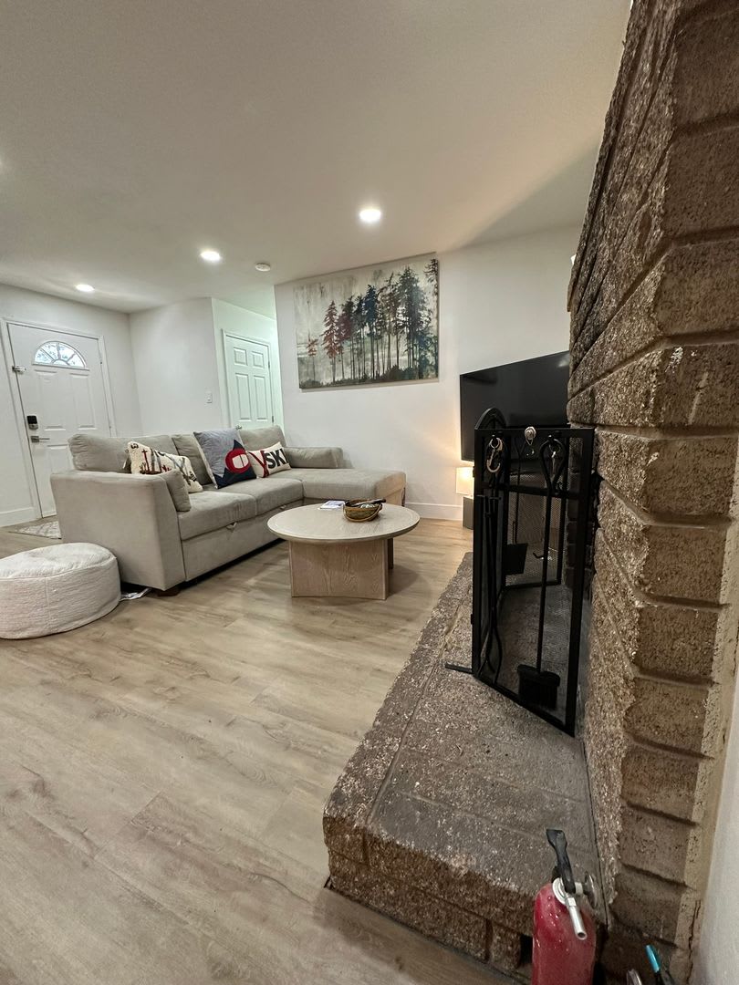 Lovely newly renovated 3Bd home available for a seasonal lease! Call today to inquire! – photo 5