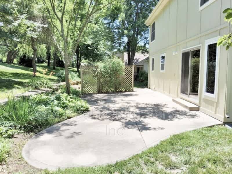 321 NE Landings Dr – photo 3