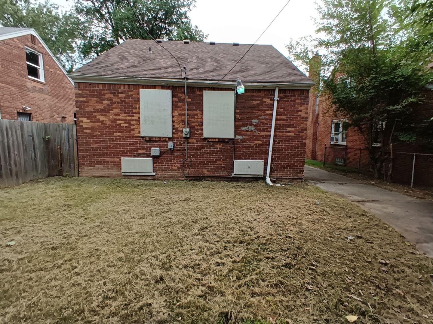 Charming 3 Bedroom 1 Bath Brick Bungalow – photo 4