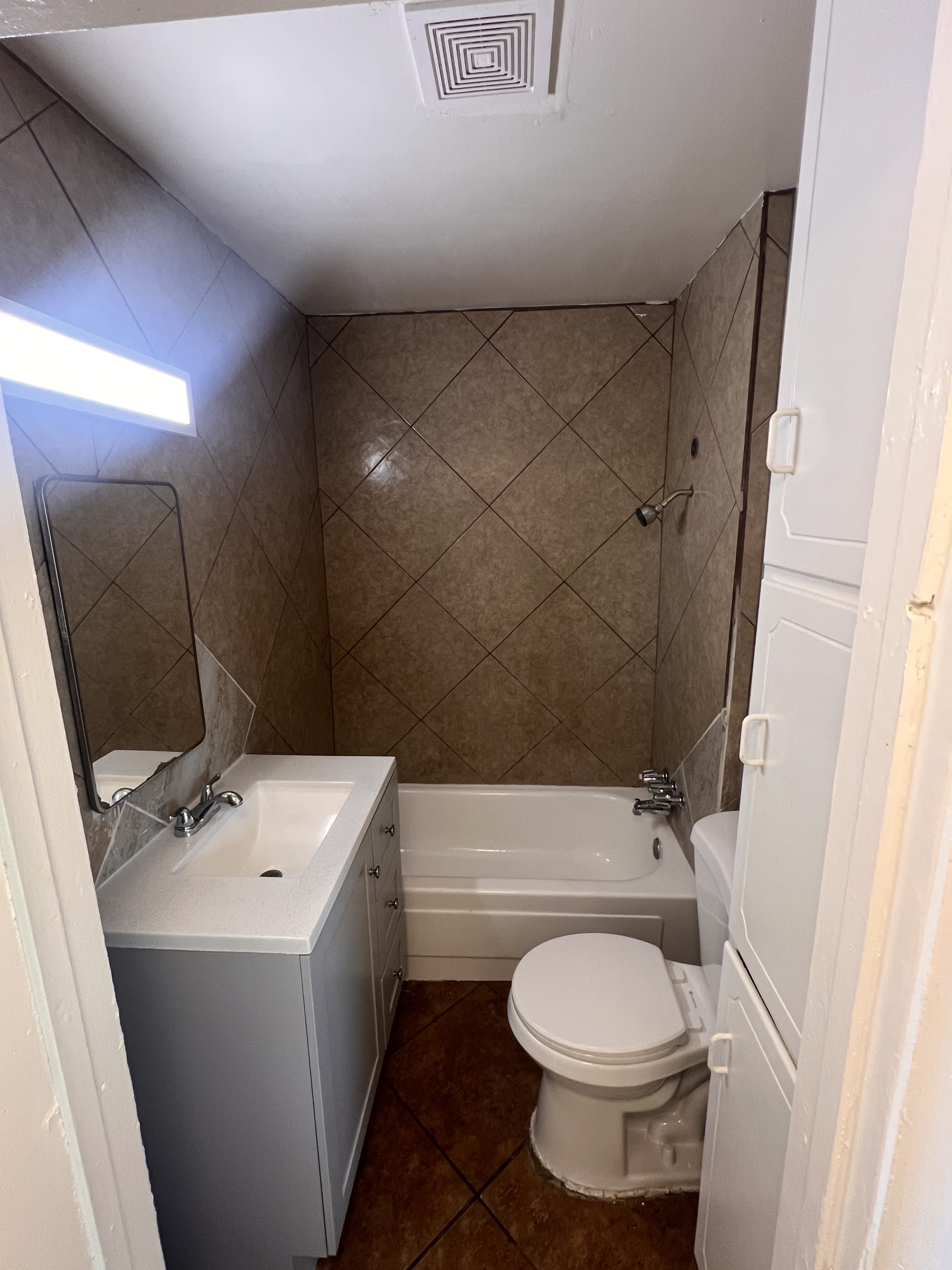 132 W Lincoln Street – photo 4