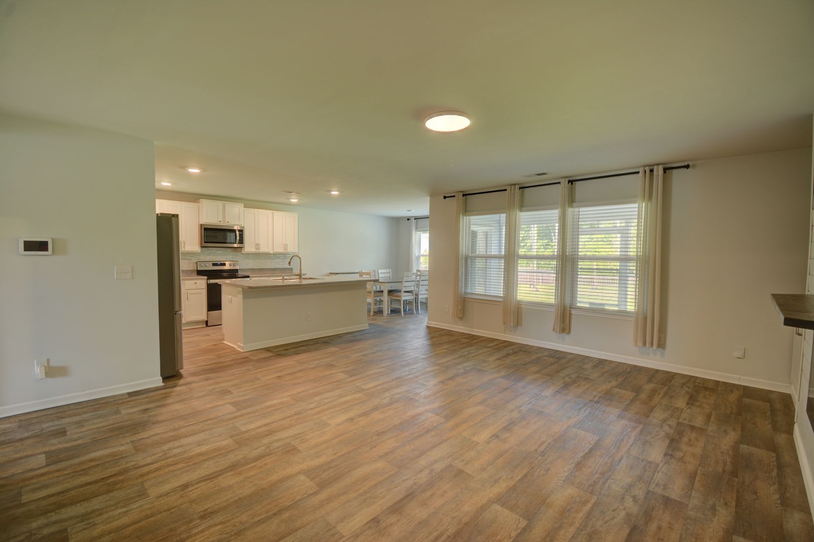 3 Bedroom, Dog Friendly, Large Fenced in Back Yard located in Hope Creek Neighborhood – photo 4