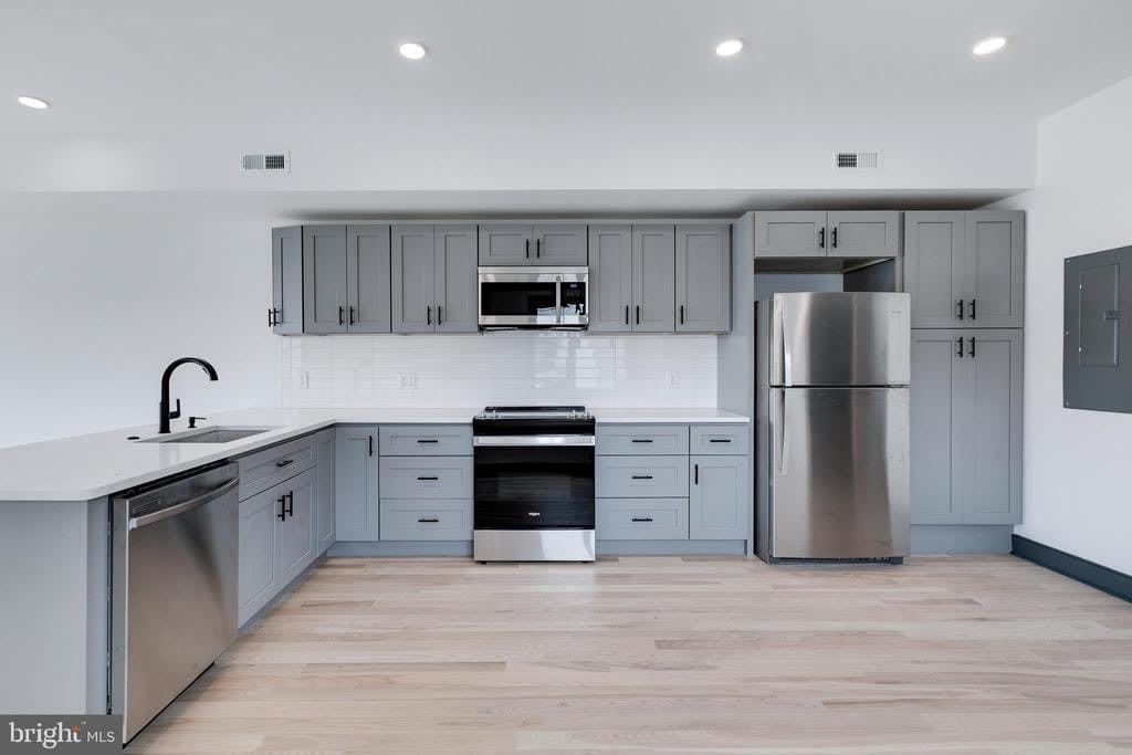 555 N LAWRENCE STREET – photo 3
