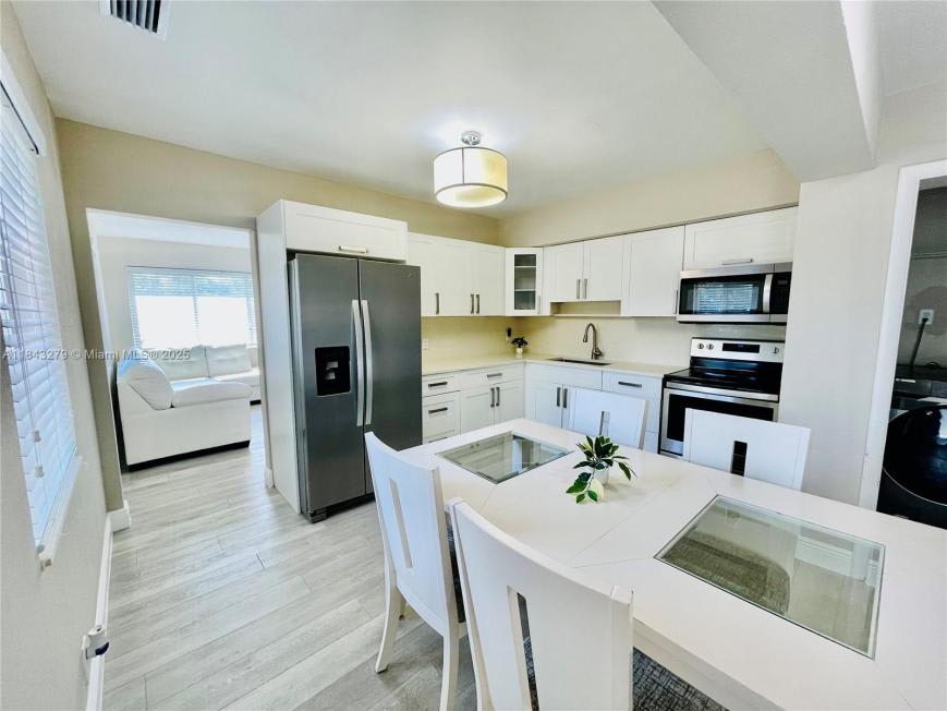 1002 S 27th Ave – photo 1