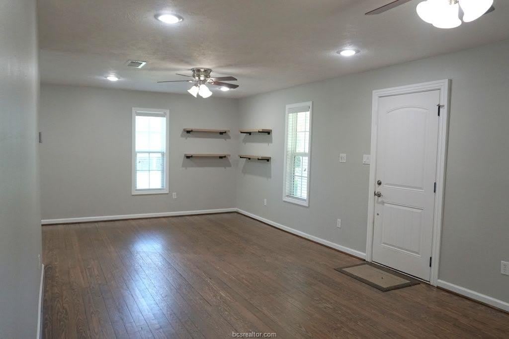 2329 N Berlin – photo 4