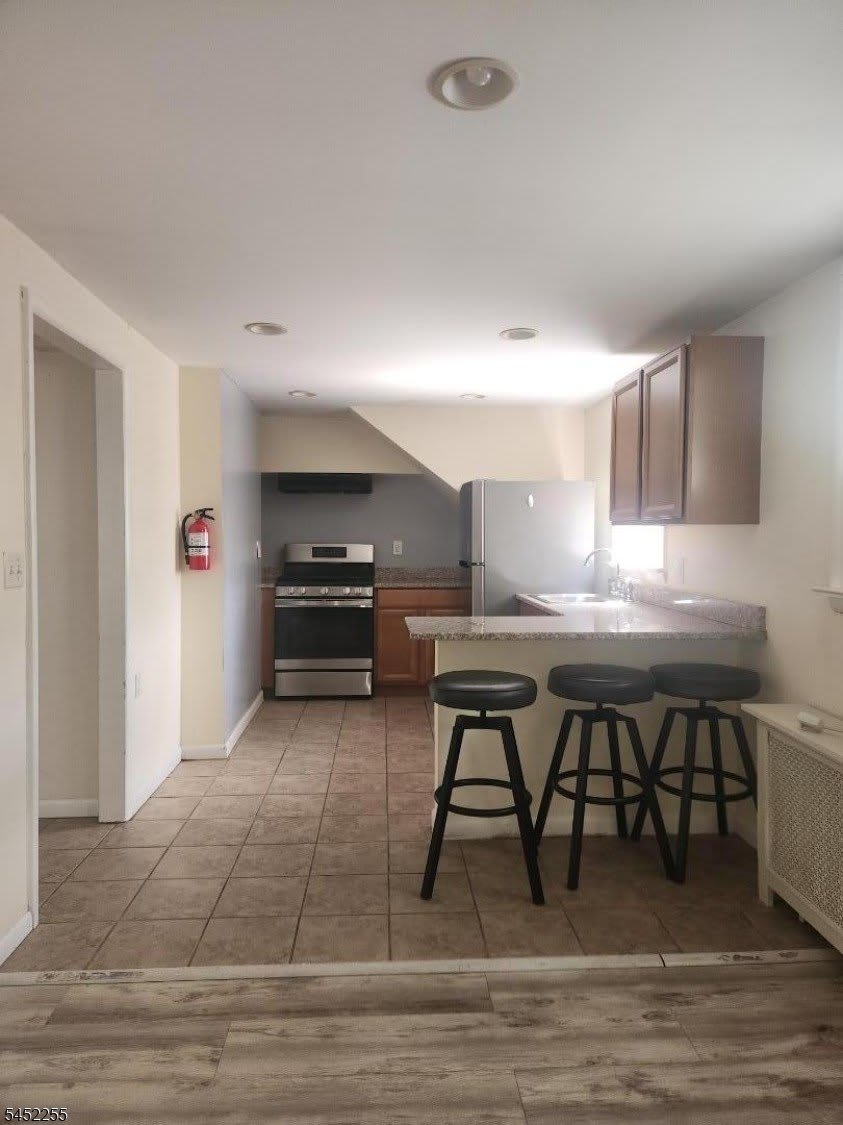 525 Maple Ave – photo 2