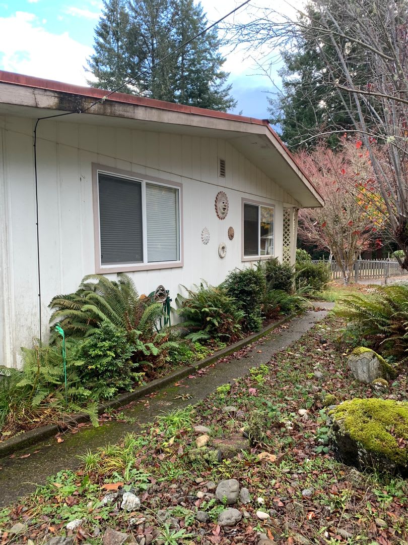 Peaceful Country Living – Beautiful 2 Bed, 2 Bath Home with Large Deck – photo 3