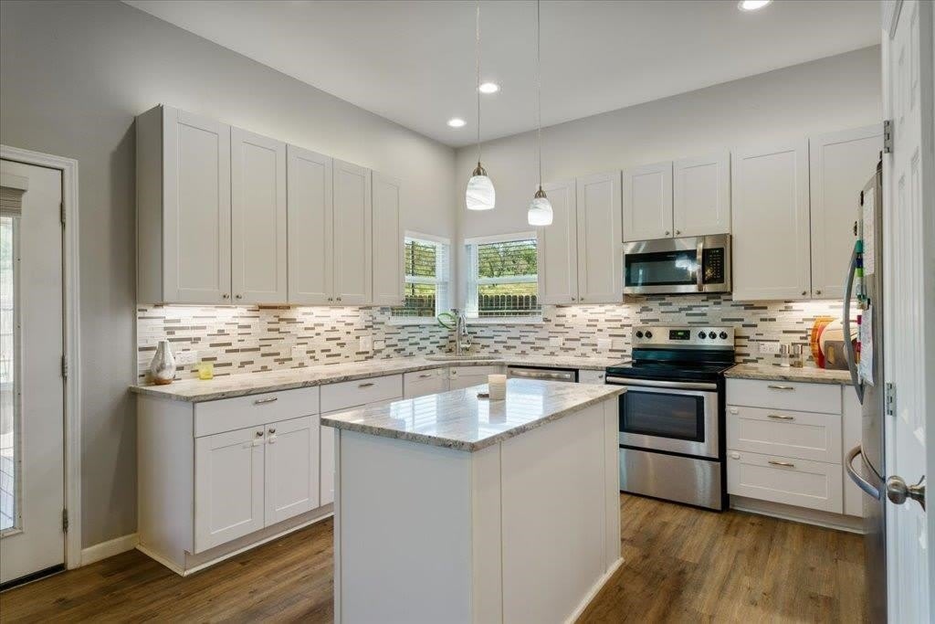306 Songwood Drive – photo 2