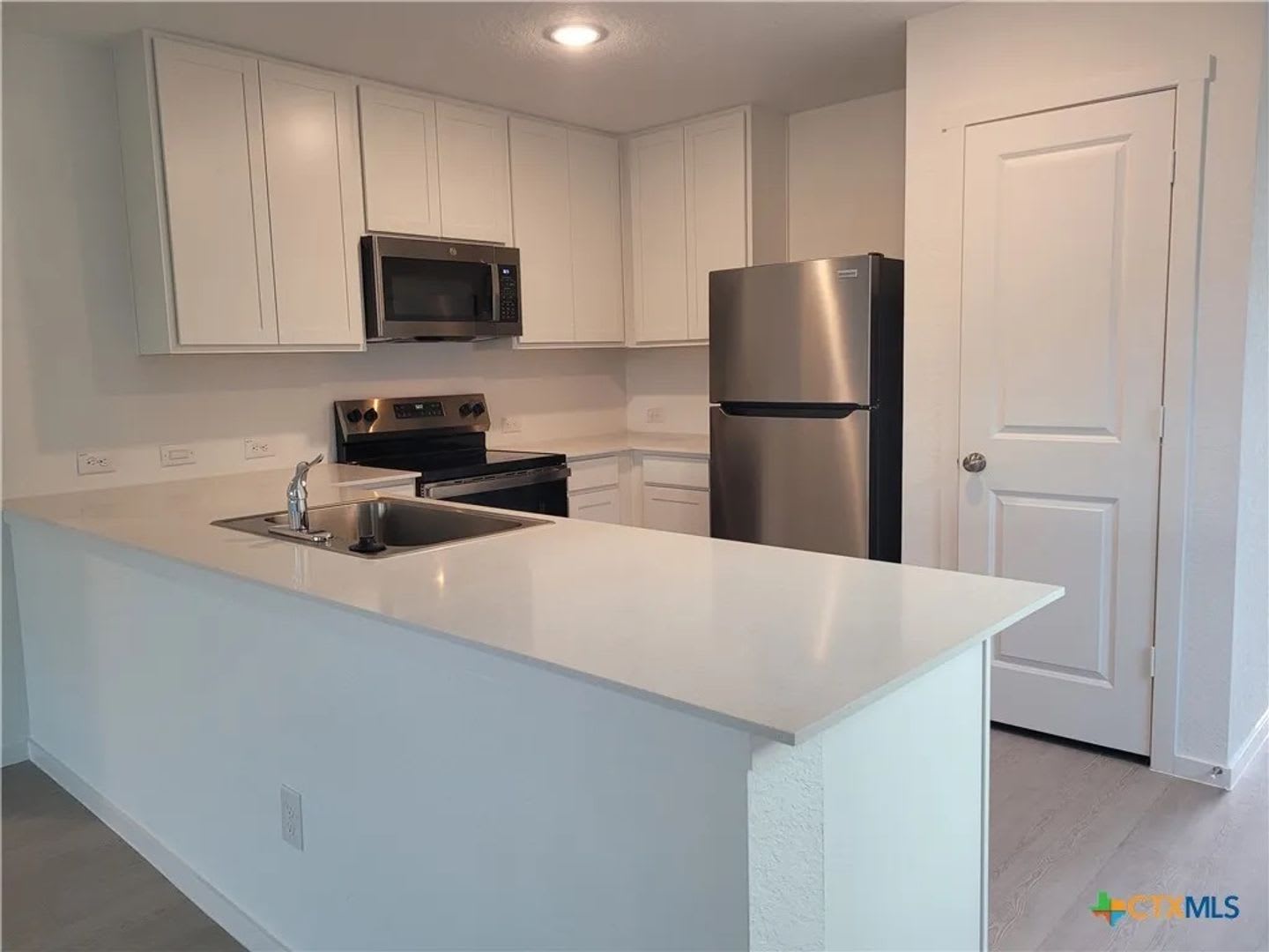 Room in 4 Bedroom Home at Noir Ln – photo 2