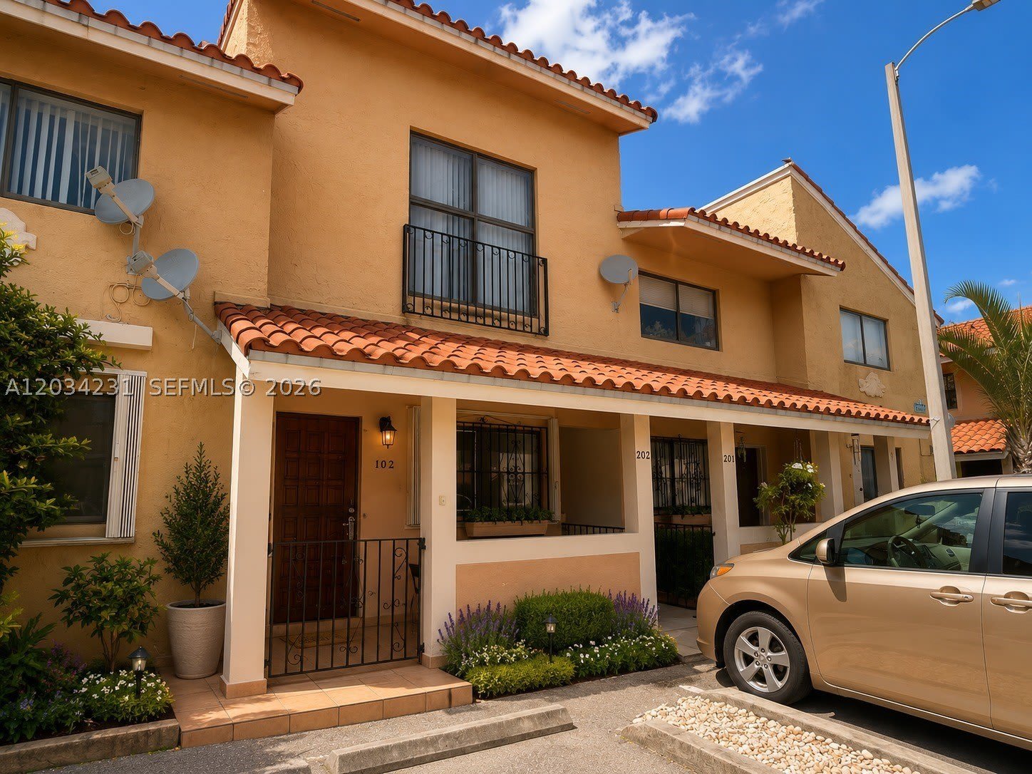 2775 W 61St St – photo 1