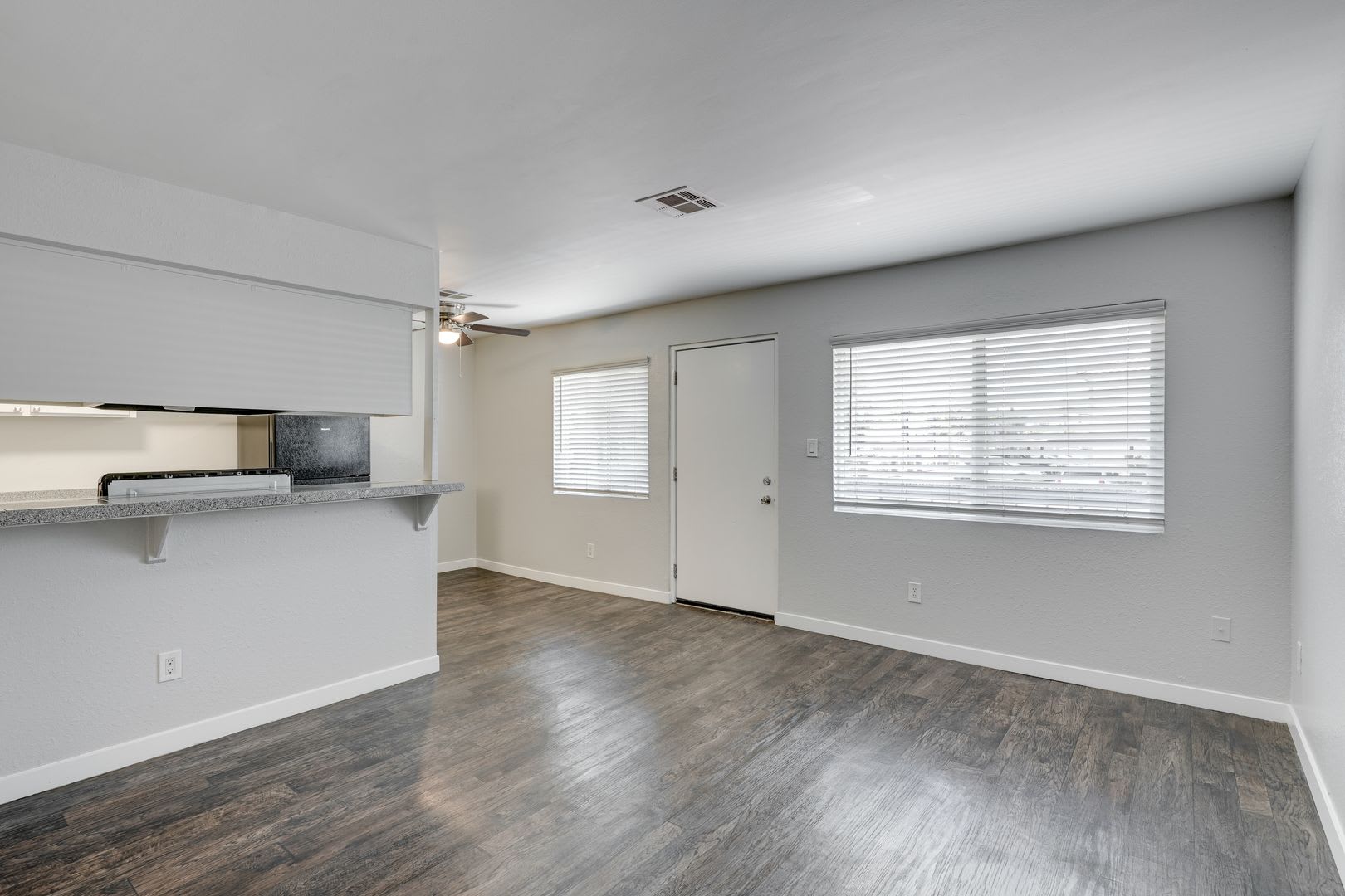 Red Rock Cove Newly Renovated Apartment Homes – photo 3